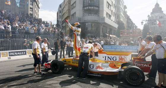 Fernando-Alonso-fait-le-show-a-Oviedo