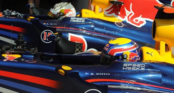 Red-Bull-Racing-Renault-et-Cosworth-en-premiere-ligne