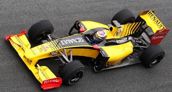 Les-nouveaux-casques-de-Kubica-et-Petrov