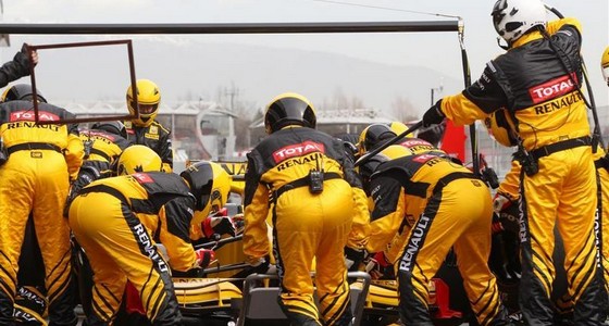 Renault-F1-nous-explique-les-arrets-aux-stands-2010