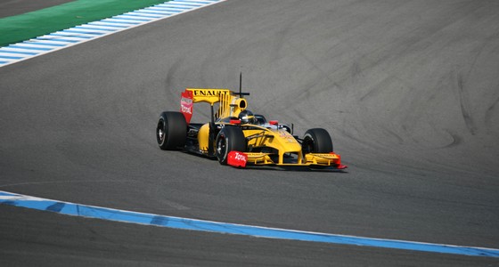 Catastrophe-Smolensk-Renault-F1-reagit