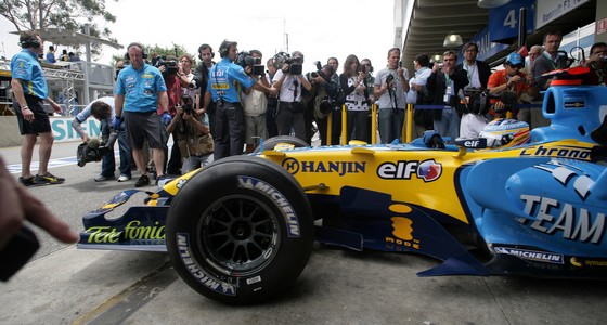 Pneumatiques-2011-Renault-F1-vote-Michelin