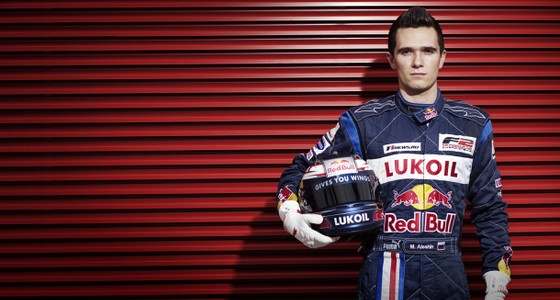 Mikhail-Aleshin-pilotera-la-Renault-F1-a-Magny-Cours