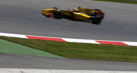 Renault-F1-songe-a-2011-et-a-la-R31