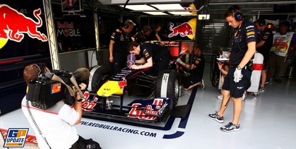 Mark-Webber-domine-Lotus-Renault-GP-dechante