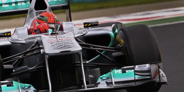Belgique-EL1-Mercedes-GP-entre-les-gouttes