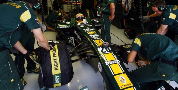 Heikki-Kovalainen-et-Jarno-Trulli-satisfaits-par-le-V8-Renault