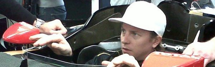 Kimi-Raikkonen-a-moule-son-baquet-a-Enstone
