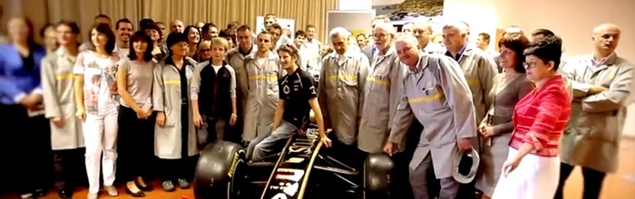 Romain-Grosjean-visite-l-usine-Renault-de-Novo-Mesto