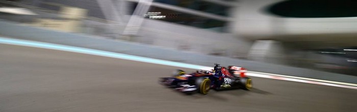 Abu-Dhabi-Toro-Rosso-Renault-passe-a-cote-de-sa-finale
