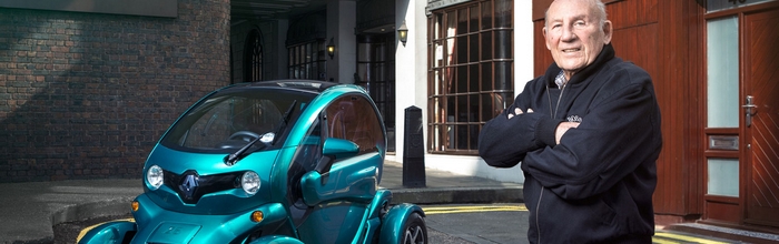 Quand-Sir-Stirling-Moss-fait-la-promotion-du-Renault-Twizy-Video