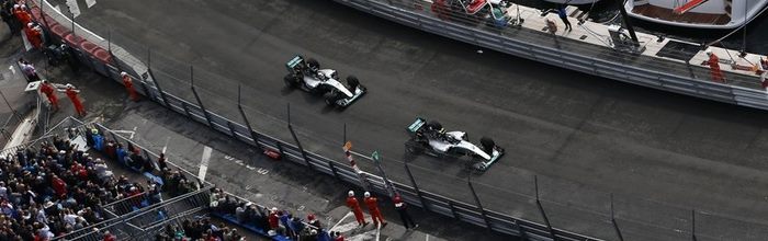 Lewis-Hamilton-impose-son-style-a-Monaco