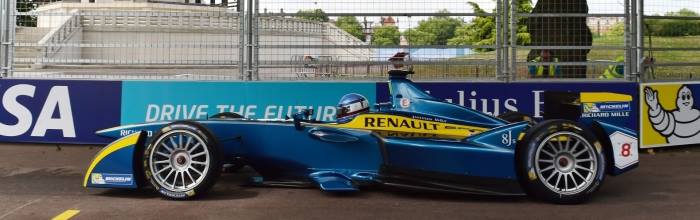 Sebastien-Buemi-et-e-dams-Renault-en-pole-de-la-course-1