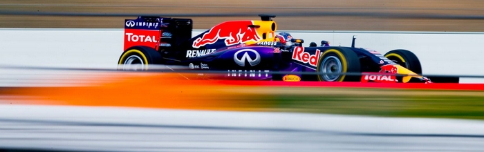 Oliver-Rowland-en-piste-avec-Red-Bull-Renault