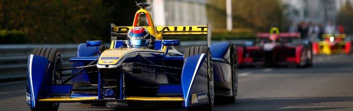 Formule-E-Renault-et-Sebastien-Buemi-survolent-l-ePrix-de-Pekin