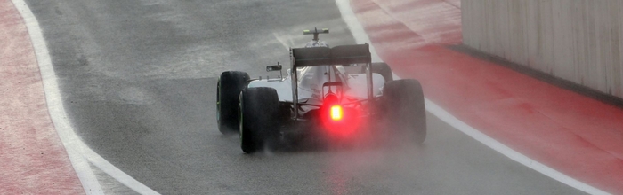 Austin-EL3-Hamilton-mene-la-charge-sous-la-pluie