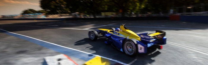 Que-la-ville-lumiere-fasse-briller-les-Renault-e-Dams