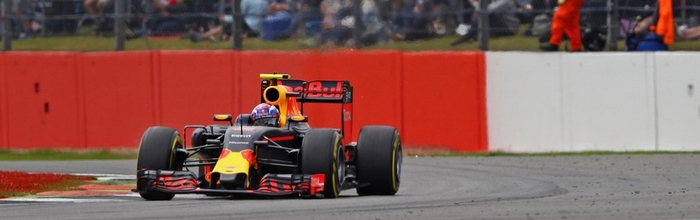 Verstappen-devant-Ricciardo-pour-une-belle-deuxieme-ligne