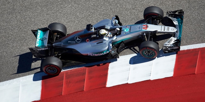 Lewis-Hamilton-arrache-la-pole-position-a-Nico-Rosberg