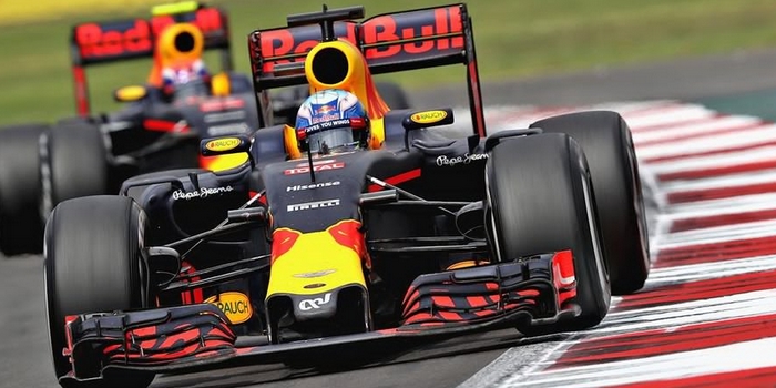 Vettel-penalise-Ricciardo-recupere-la-troisieme-marche-du-podium