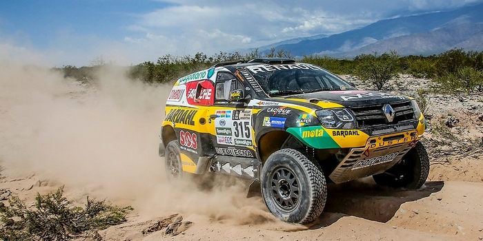 Dakar-2017-Mi-parcours-Le-Renault-Duster-poursuit-sa-resistance