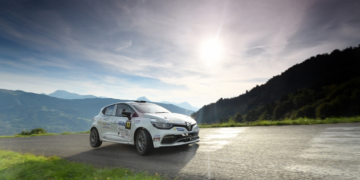 Renault-Sport-Racing-Team-au-depart-du-Rallye-Monte-Carlo