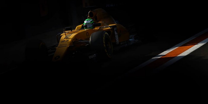 Nico-Hulkenberg-decouvre-la-Renault-RS16