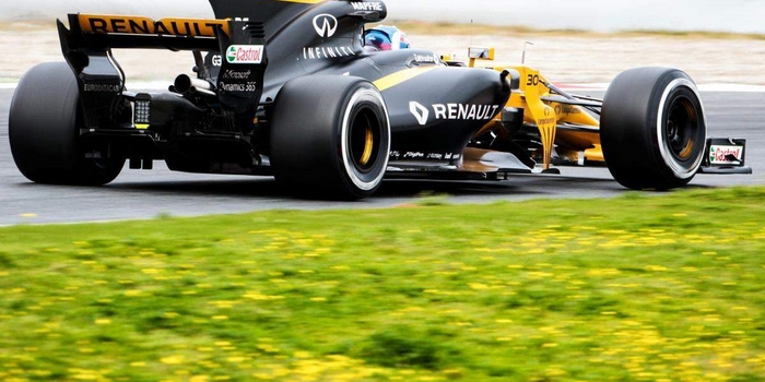 EP-J5-Des-tours-pour-la-famille-Red-Bull-des-soucis-pour-Renault