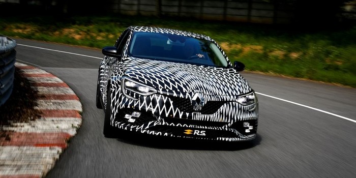 La-Renault-Megane-IV-RS-en-approche