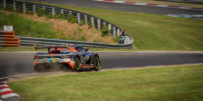 Abandon-pour-la-Renault-RS01-aux-24-Heures-du-Nurburgring