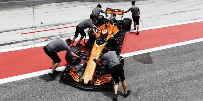 McLaren-Renault-met-les-bouchees-doubles-pour-preparer-2018