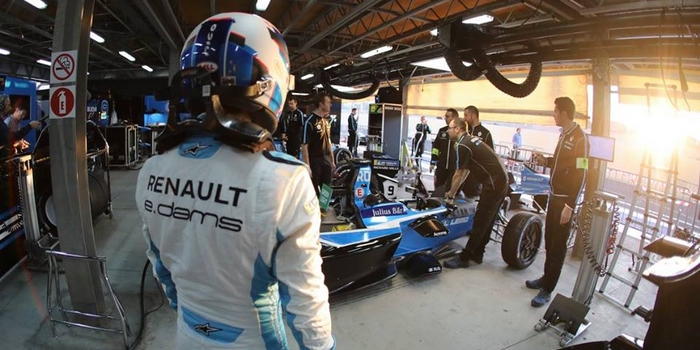 Journee-solide-pour-Renault-et-ses-equipes-au-Rookie-Test