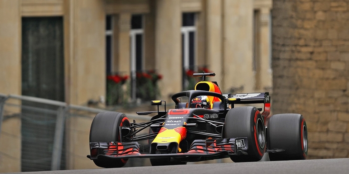 Bakou-J1-Le-big-three-au-rendez-vous-Verstappen-dans-le-mur