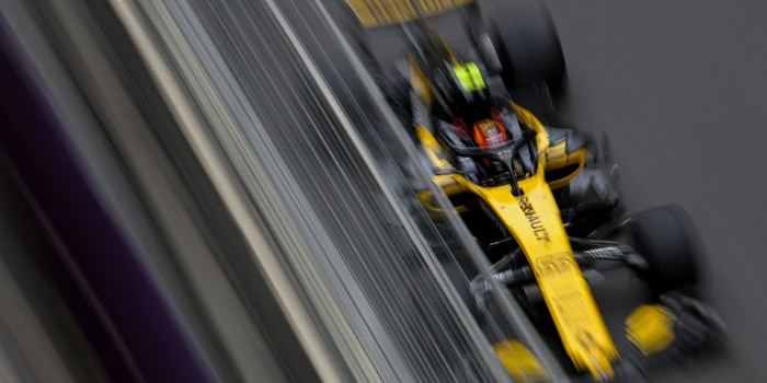 Carlos-Sainz-Jr-offre-de-gros-points-a-Renault