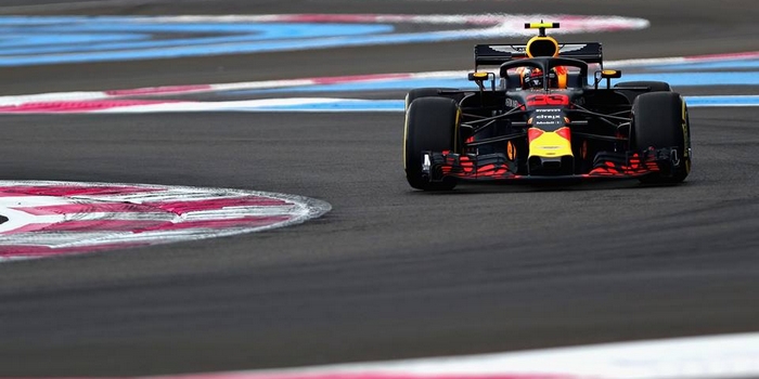 Red-Bull-espere-la-pluie-pour-la-course