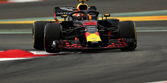 Allemagne-EL1-Daniel-Ricciardo-signe-la-premiere-reference
