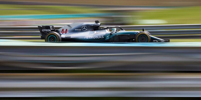 Hongrie-Qualif-Lewis-Hamilton-tire-profit-de-la-pluie