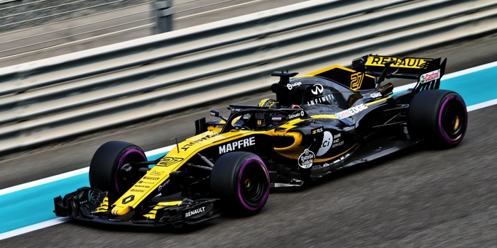 Abu-Dhabi-EPJ1-un-gros-roulage-pour-les-equipes-Renault