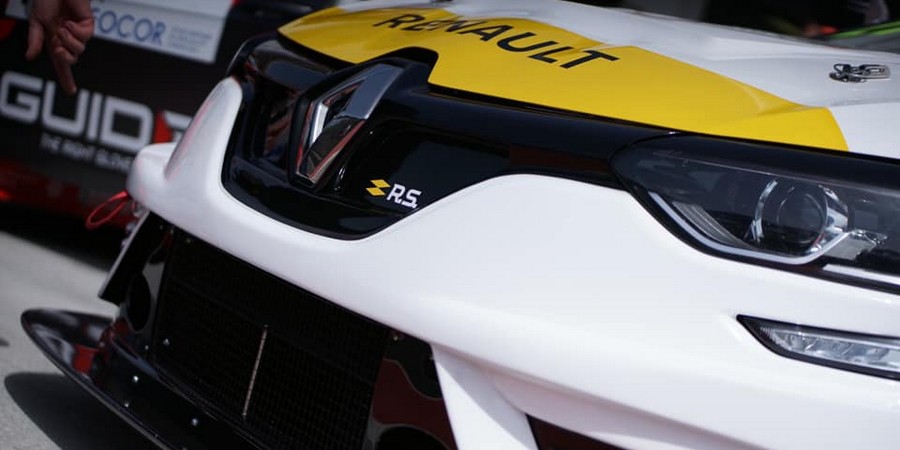 Premiere-victoire-pour-la-Renault-Megane-R-S-TCR