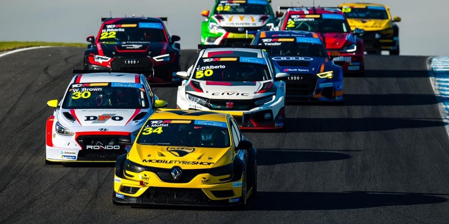 La-Renault-Megane-R-S-TCR-obtient-un-nouveau-podium