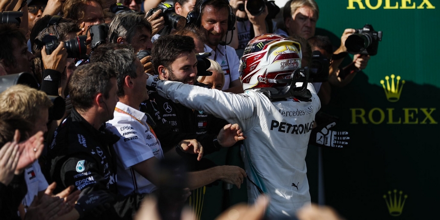 Hongrie-Course-A-l-experience-Lewis-Hamilton-s-impose-devant-Max-Verstappen