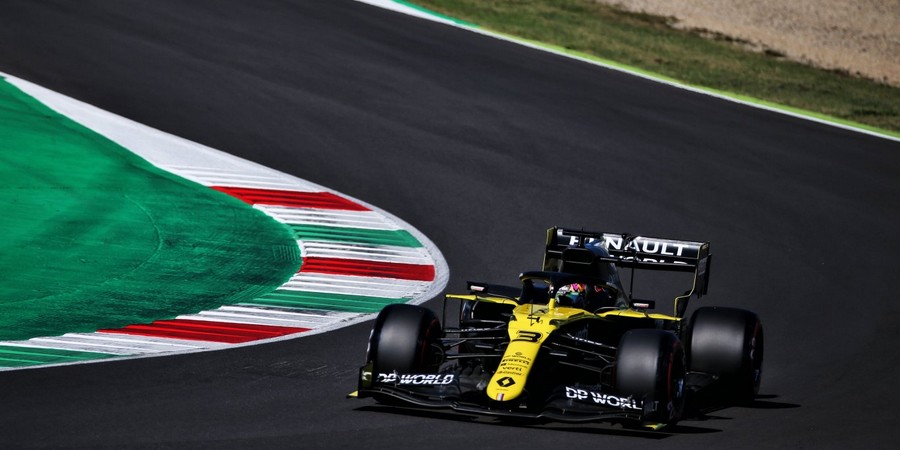 Toscane-Course-Renault-si-proche-du-podium-dans-un-GP-fou