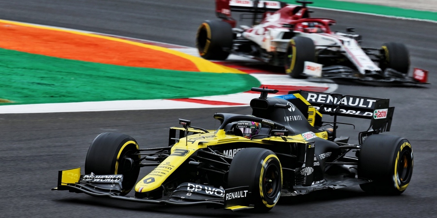Imola-EL-les-Renault-dans-le-match-Mercedes-devant