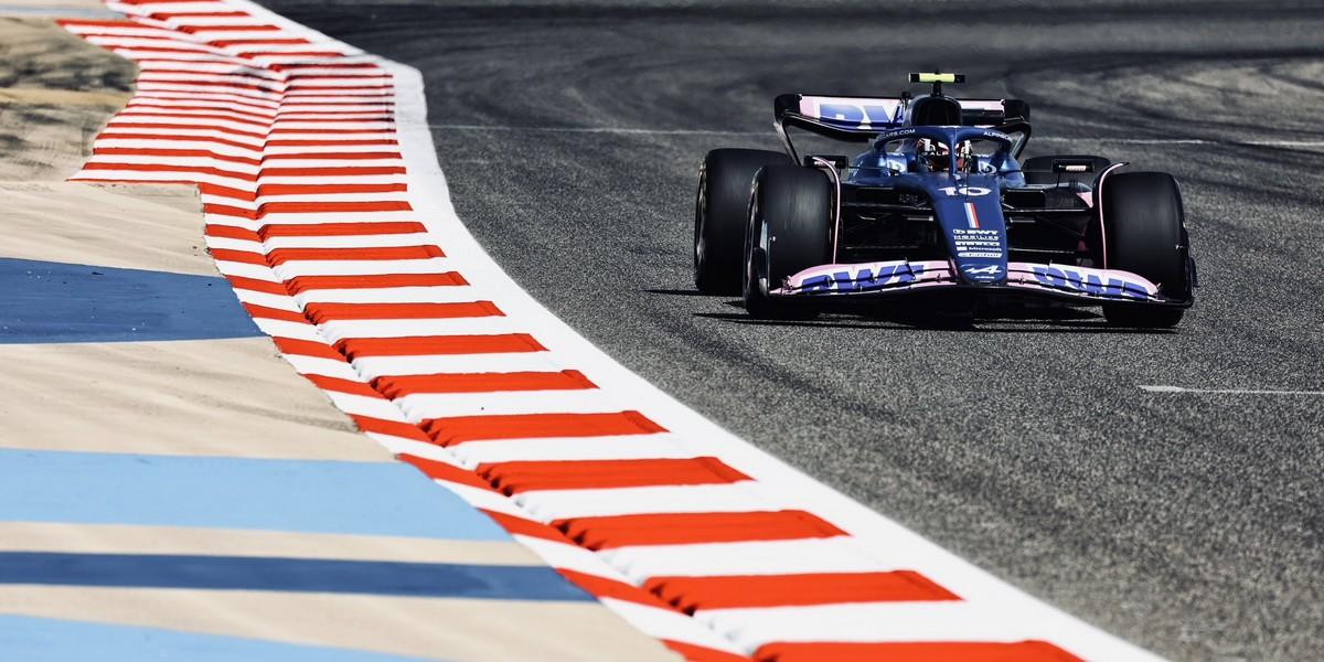 Essais-prives-Bahrein-2023-Max-Verstappen-donne-le-ton-Alpine-discrete