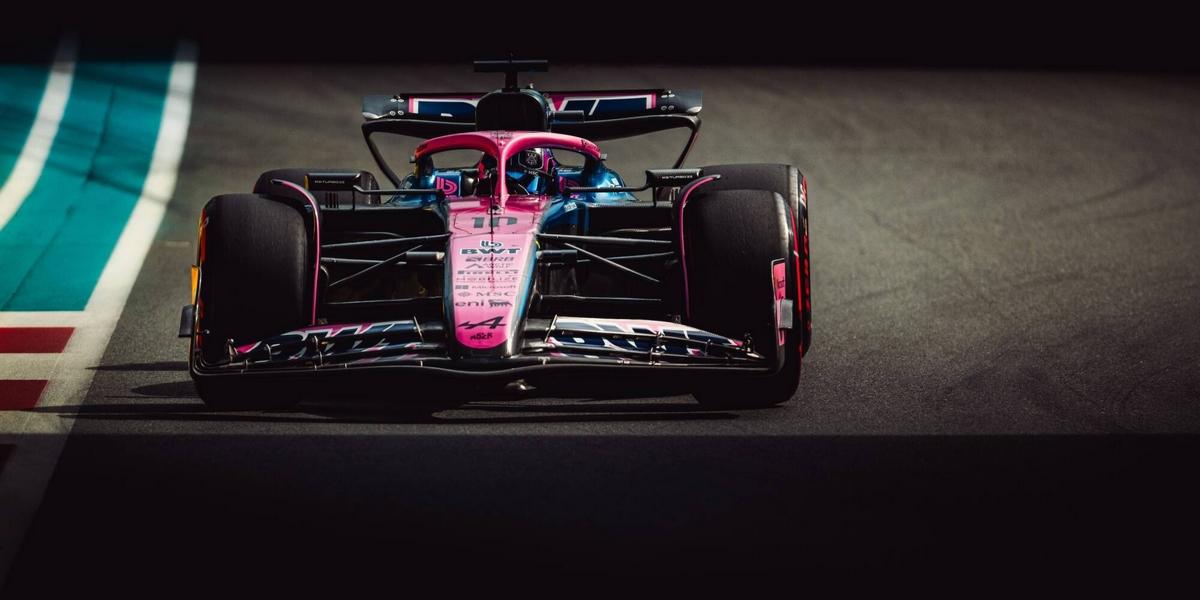 Le-navire-Alpine-Renault-tangue-mais-garde-le-cap