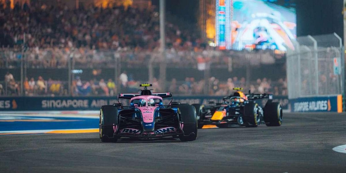 Alpine-hors-du-coup-en-course-a-Singapour