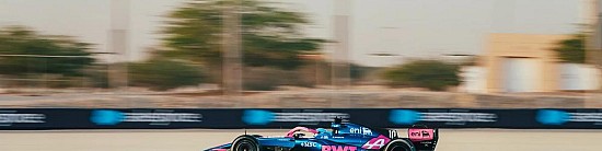 L-Alpine-A526-roule-mais-provoque-un-drapeau-rouge-a-Bahrein