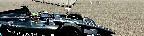 La-Nissan-GEN4-Alpine-Tech-en-piste-avec-Oliver-Rowland