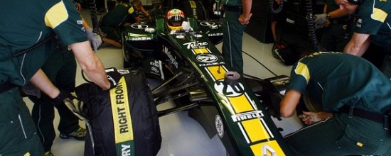 Heikki-Kovalainen-et-Jarno-Trulli-satisfaits-par-le-V8-Renault