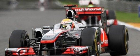 Singapour-EL1-Lewis-Hamilton-plus-fort-que-les-clous